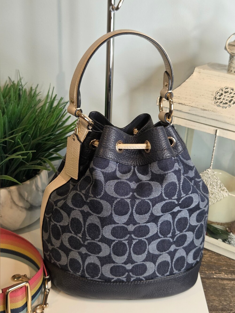 Coach Dempsey Drawstring Bucket Bag in Signature Denim - Picture 4 of 12